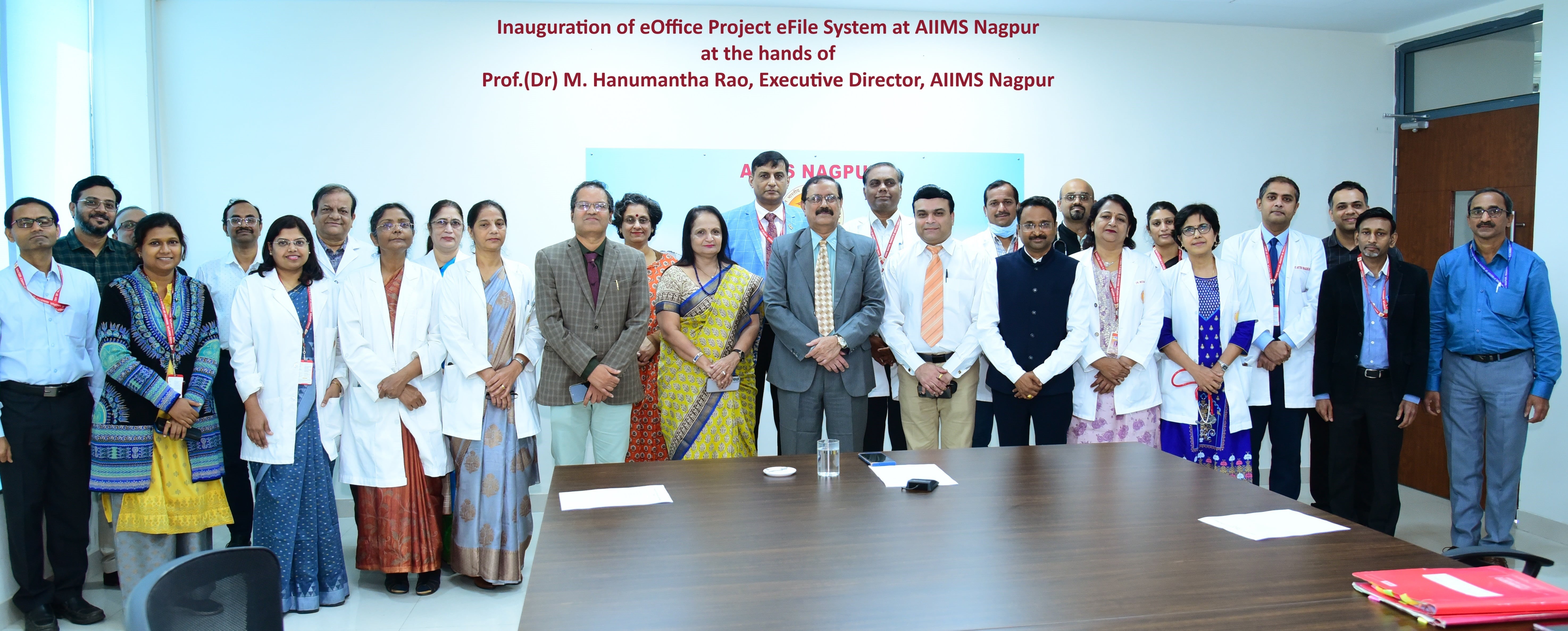 The speaker being facilates by Honourable Executive Director Dr. Hanumantha Rao at AIIMS Nagpur